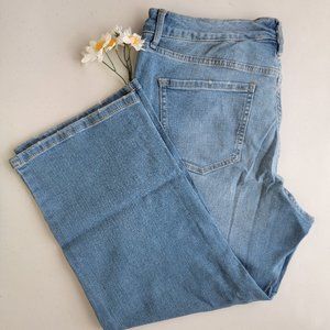 NEW - Nine West Women's Denim Capri Size 12